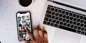 transfer iphone photos to computer — laptop and smartphone on outdoor desk